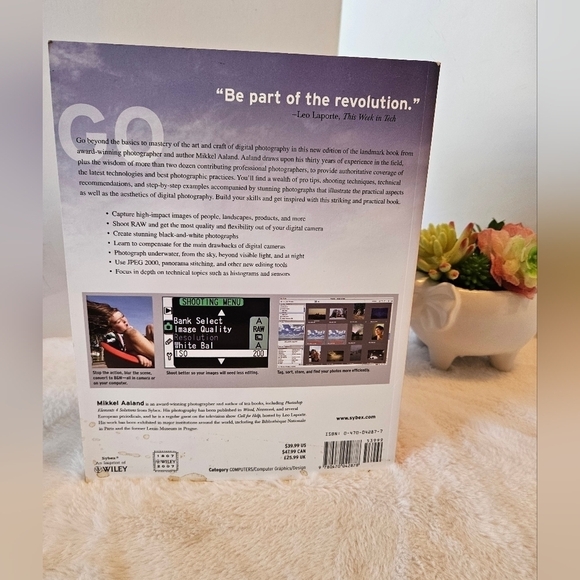 Shooting Digital 2nd-Edition Mikkel Aaland '07 Home Accents Cofffe Table Books - Picture 5 of 14